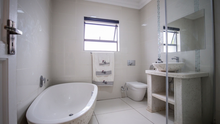 6 Bedroom Property for Sale in The Coves North West
